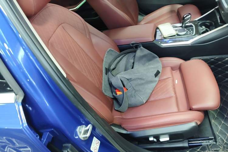 Used BMW 3 Series 2022 325Li M Sport Package Right Front Seat