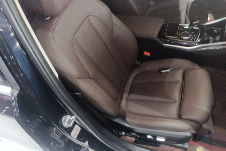 Used BMW 3 Series 2022 Restyled 320Li M Sport Package Right Front Seat