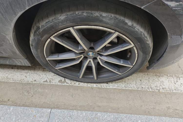 Used BMW 3 Series 2022 325Li M Sport Package Right Front Wheel Hub