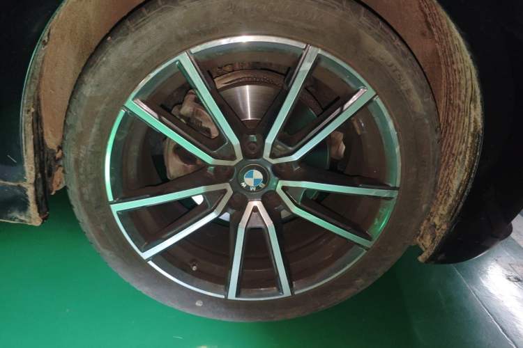 Used BMW 3 Series 2022 320Li M Sport Package Right Front Wheel Hub