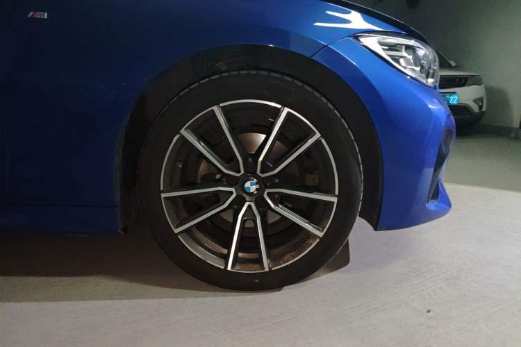 Used BMW 3 Series 2022 320Li M Sport Package Right Front Wheel Hub