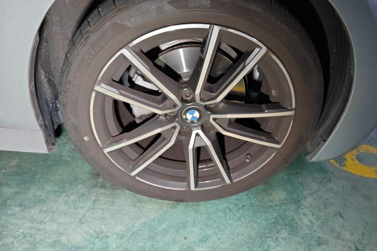 Used BMW 3 Series 2022 Updated 325Li M Sport Package Right Front Wheel Hub