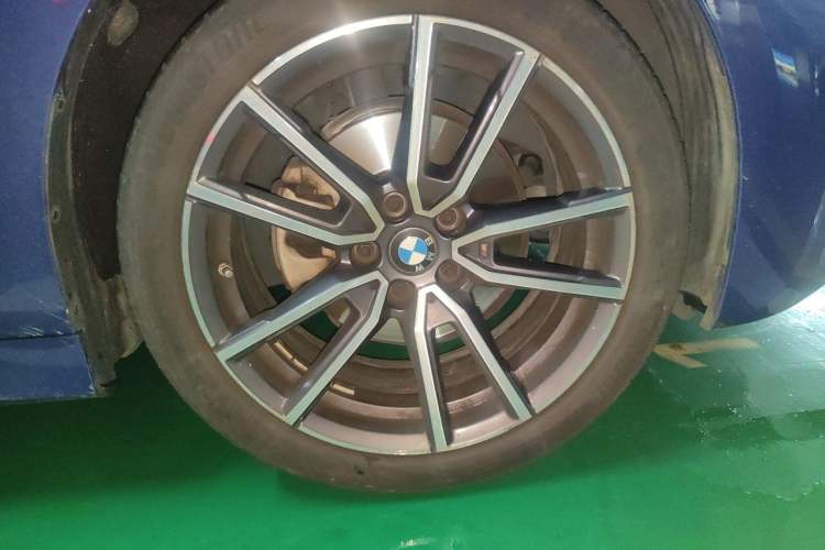 Used BMW 3 Series 2022 320Li M Sport Package Right Front Wheel Hub