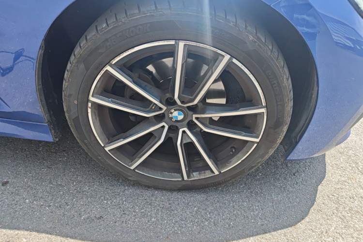 Used BMW 3 Series 2022 325Li M Sport Package Right Front Wheel Hub