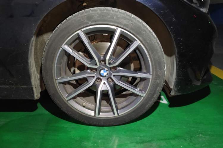 Used BMW 3 Series 2022 325Li M Sport Package Right Front Wheel Hub