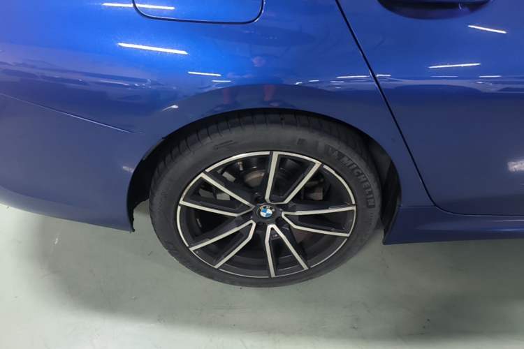 Used BMW 3 Series 2022 325Li M Sport Package Right Rear Wheel Hub