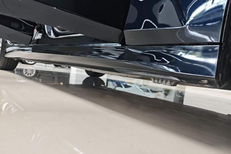 Used BMW 3 Series 2022 325Li M Sport Package Right Side Sill