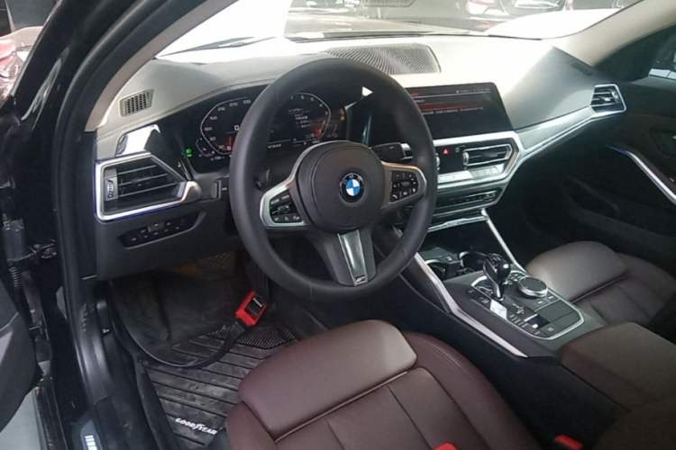 Used BMW 3 Series 2022 Updated 325i M Sport Package Steering Wheel