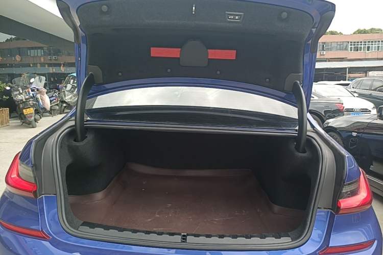 Used BMW 3 Series 2022 325Li M Sport Package Trunk