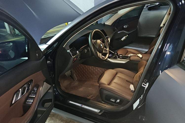 Used BMW 3 Series 2022 325i M Sport Night Edition Package Interior 3