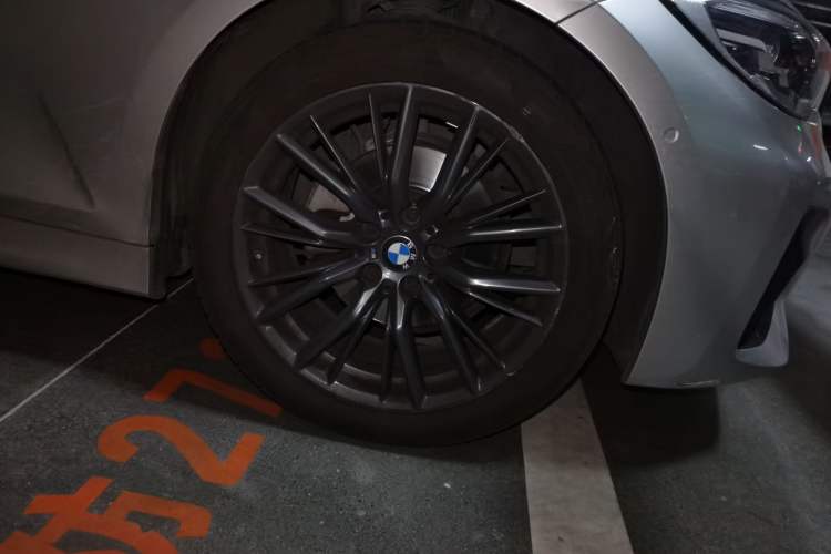 Used BMW 3 Series 2022 Restyled 325Li M Sport Night Edition Package Right Front Wheel Hub