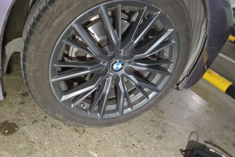 Used BMW 3 Series 2022 325Li M Sport Night Edition Package Right Front Wheel Hub