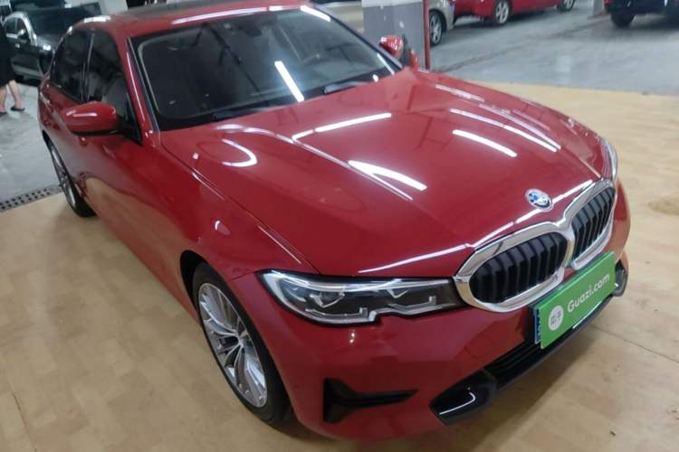 Used BMW 3 Series 2022 320i Sport Package Front Right 45 Deg