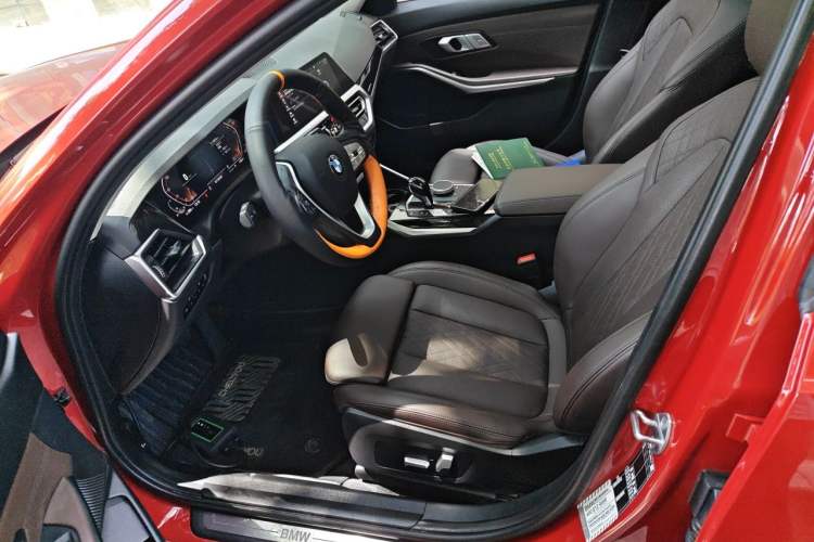 Used BMW 3 Series 2022 320i Sport Package Left Front Seat