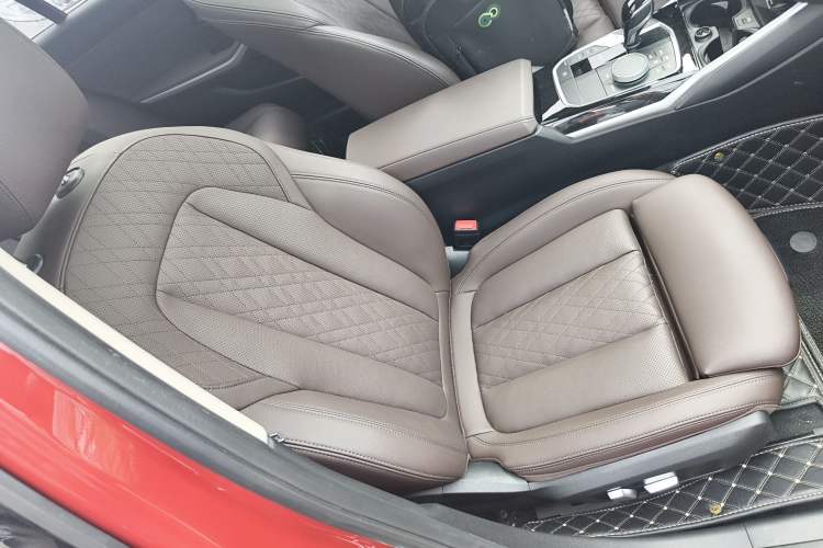 Used BMW 3 Series 2022 320Li M Sport Package Right Front Seat