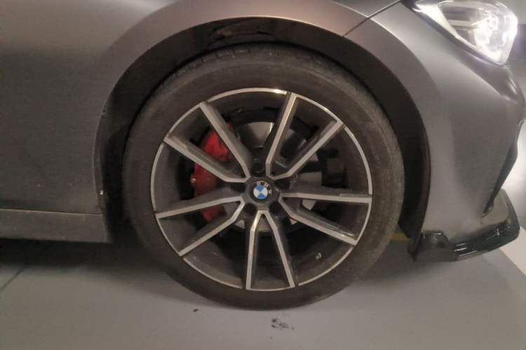 Used BMW 3 Series 2022 325Li M Sport Package Right Front Wheel Hub