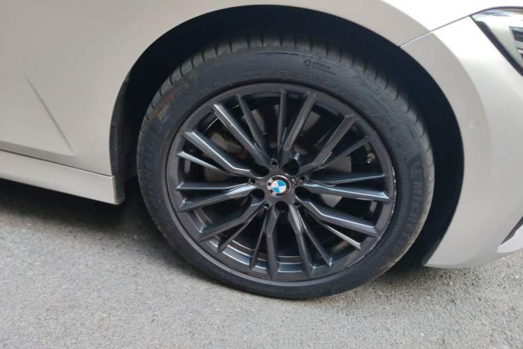 Used BMW 3 Series 2022 330Li xDrive M Sport Night Edition Package Right Front Wheel Hub