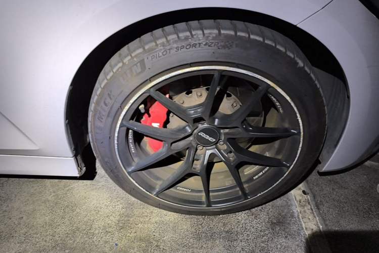 Used BMW 3 Series 2022 325i M Sport Package Right Front Wheel Hub