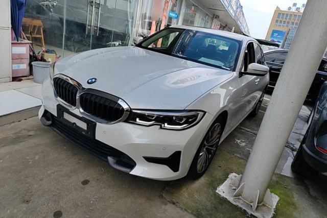 BMW 3 Series 2022 Updated 320i Sport Package usata