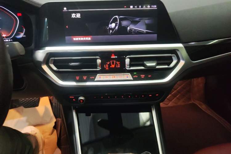 Used BMW 3 Series 2022 320Li M Sport Package Audio And AC Panel
