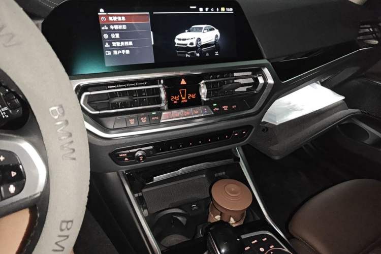 Used BMW 3 Series 2022 320Li M Sport Package Audio And AC Panel