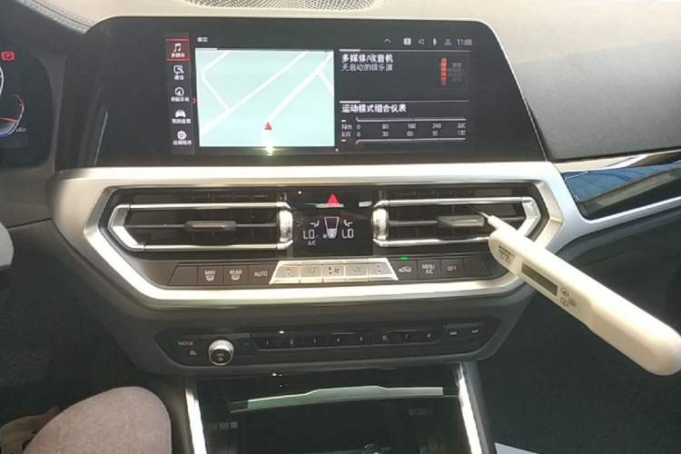 Used BMW 3 Series 2022 320Li M Sport Package Audio And AC Panel