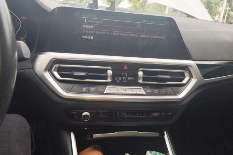 Used BMW 3 Series 2022 320Li M Sport Package Audio And AC Panel