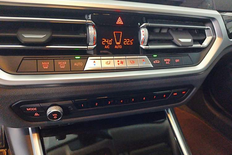 Used BMW 3 Series 2022 Restyled 320Li M Sport Package Audio And AC Panel