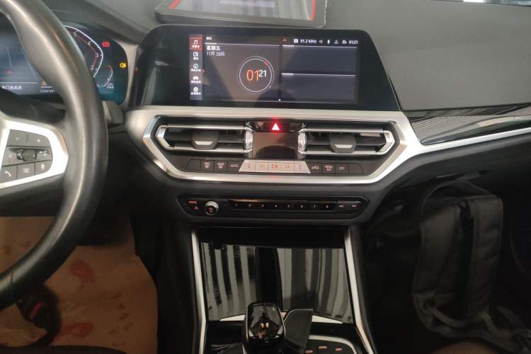 Used BMW 3 Series 2022 320Li M Sport Package Audio And AC Panel