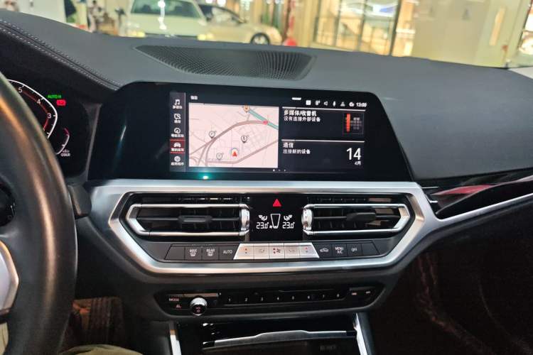 Used BMW 3 Series 2022 320Li M Sport Package Audio And AC Panel