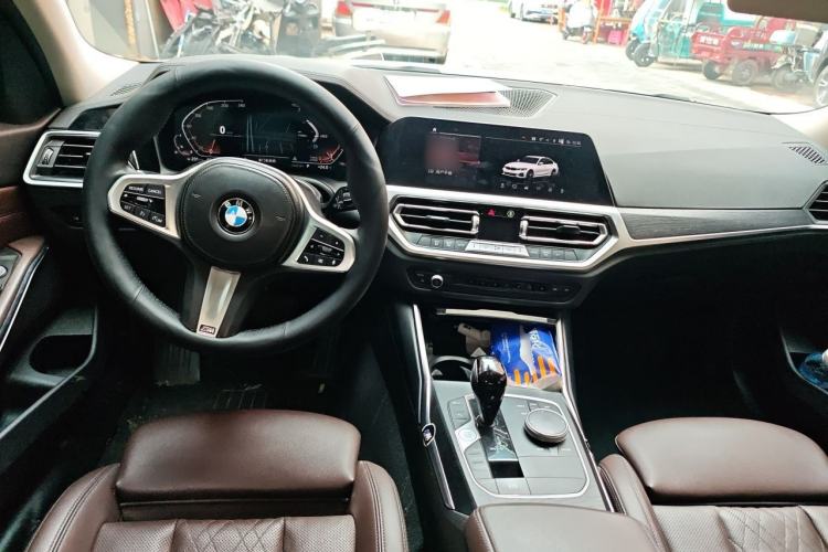 Used BMW 3 Series 2022 325i M Sport Package Center Console
