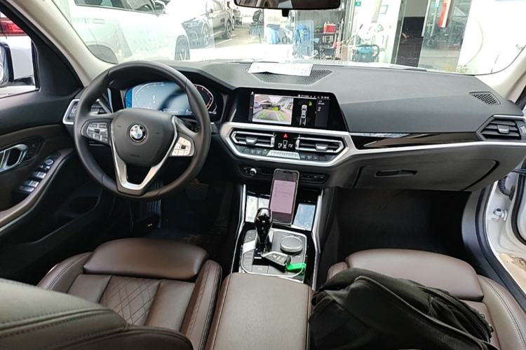 Used BMW 3 Series 2022 Updated 320i Sport Package Center Console