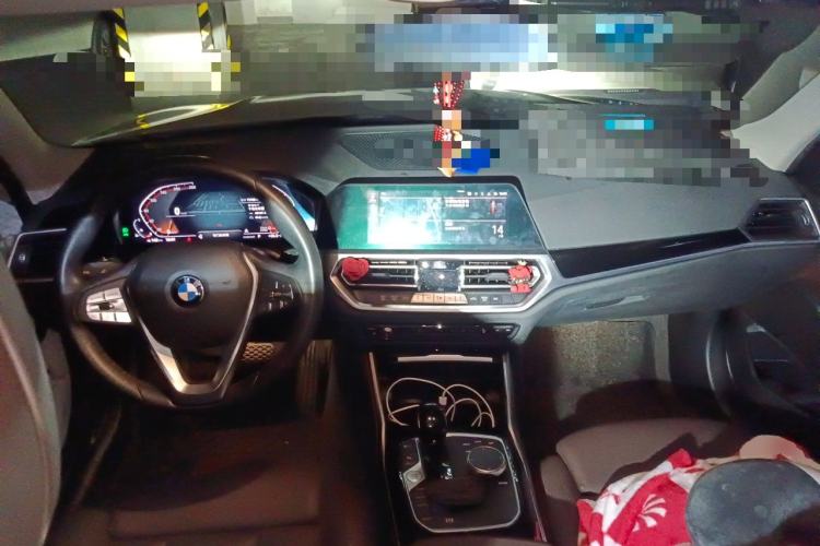 Used BMW 3 Series 2022 320i Sport Package Center Console