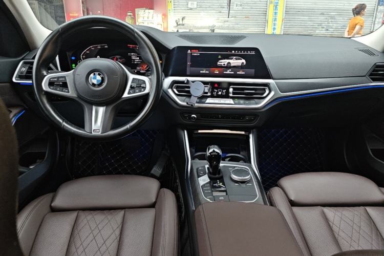 Used BMW 3 Series 2022 325i M Sport Package Center Console