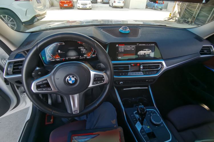 Used BMW 3 Series 2022 325i M Sport Package Center Console