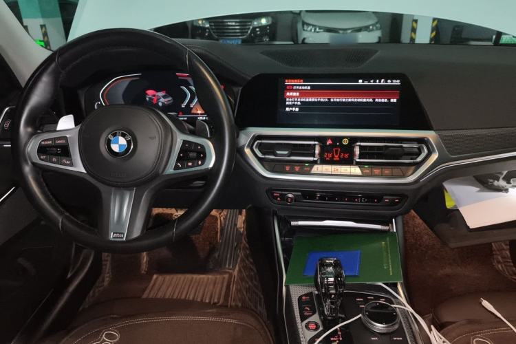 Used BMW 3 Series 2022 330i M Sport Night Edition Center Console