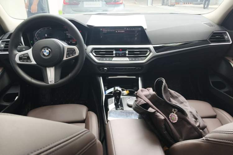 Used BMW 3 Series 2022 320Li M Sport Package Center Console