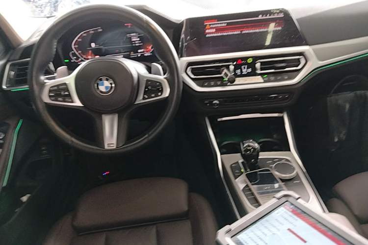 Used BMW 3 Series 2022 330Li xDrive M Sport Night Edition Package Center Console