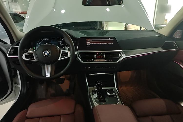 Used BMW 3 Series 2022 330i M Sport Night Edition Center Console