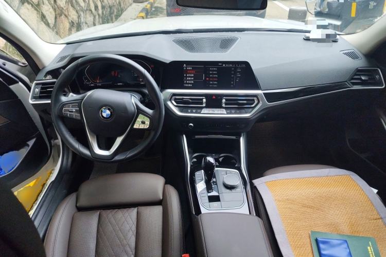 Used BMW 3 Series 2022 320i Sport Package Center Console