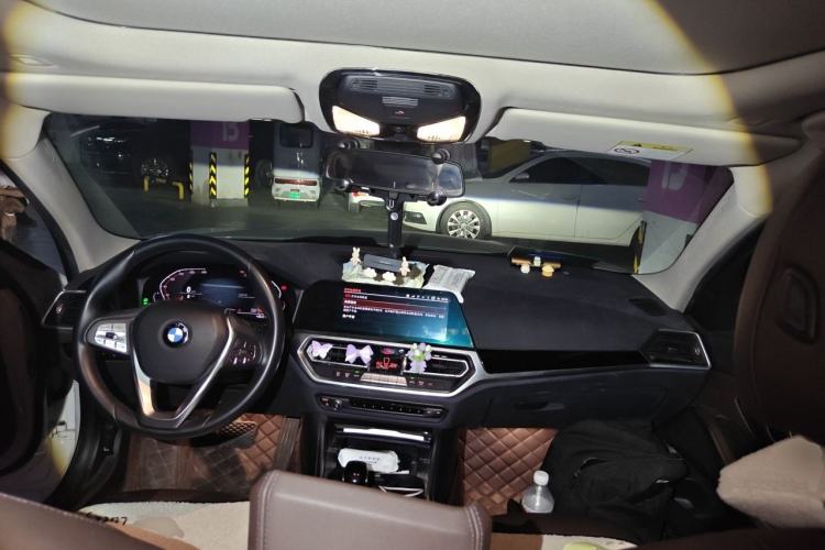 Used BMW 3 Series 2022 320i Sport Package Center Console