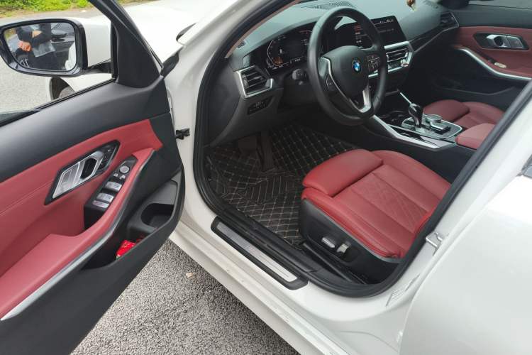 Used BMW 3 Series 2022 320i Sport Package Driver Seat