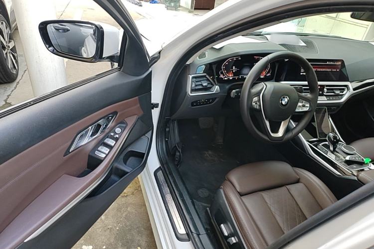 Used BMW 3 Series 2022 Updated 320i Sport Package Driver Seat