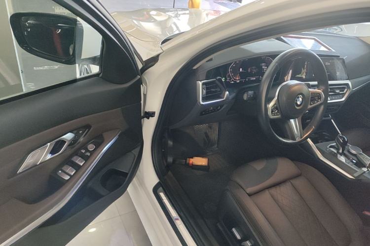 Used BMW 3 Series 2022 325i M Sport Package Driver Seat