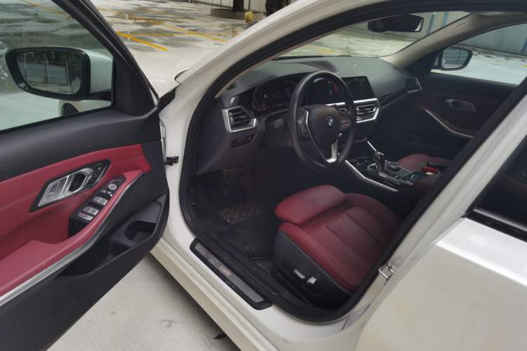Used BMW 3 Series 2022 Updated 320i Sport Package Driver Seat