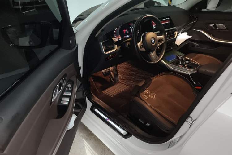 Used BMW 3 Series 2022 330i M Sport Night Edition Driver Seat