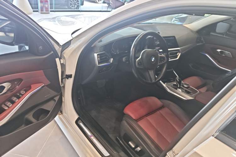 Used BMW 3 Series 2022 325i M Sport Night Edition Package Driver Seat