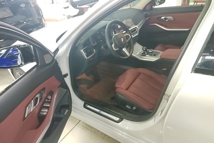 Used BMW 3 Series 2022 330i M Sport Night Edition Driver Seat