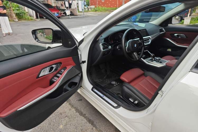 Used BMW 3 Series 2022 Revised 325i M Sport Night Edition Package Driver Seat