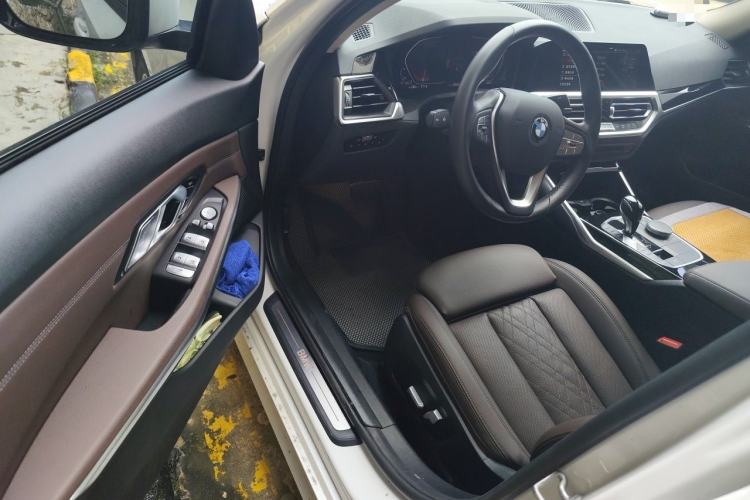 Used BMW 3 Series 2022 320i Sport Package Driver Seat